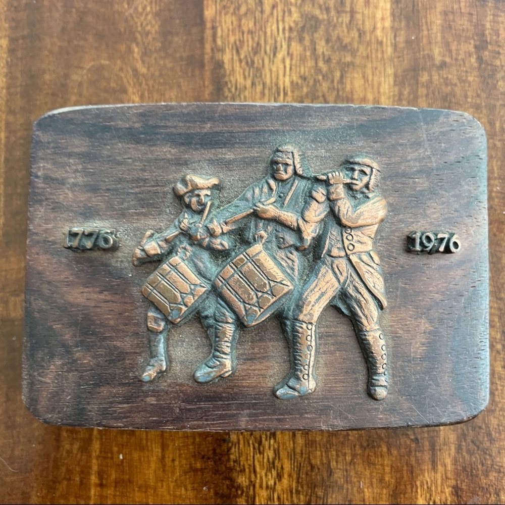 Bicentennial fife & drums belt buckle made of wood